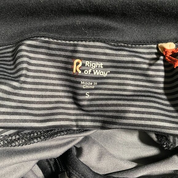 NEW R.O.W. Men's Quarter-Zip Performance Wear Pullover - Picture 3 of 4